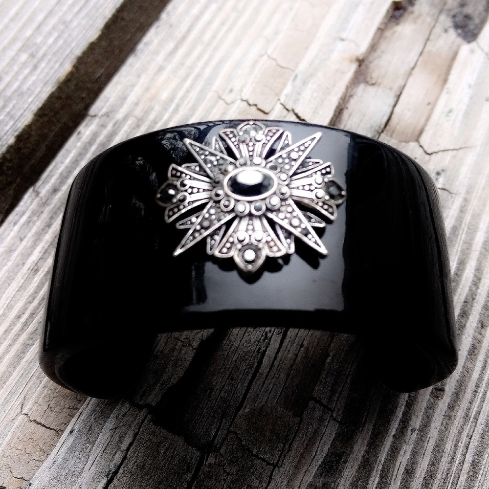 Vintage Black Lucite Cuff w/Marcasite Embellishments - Picture 3 of 4